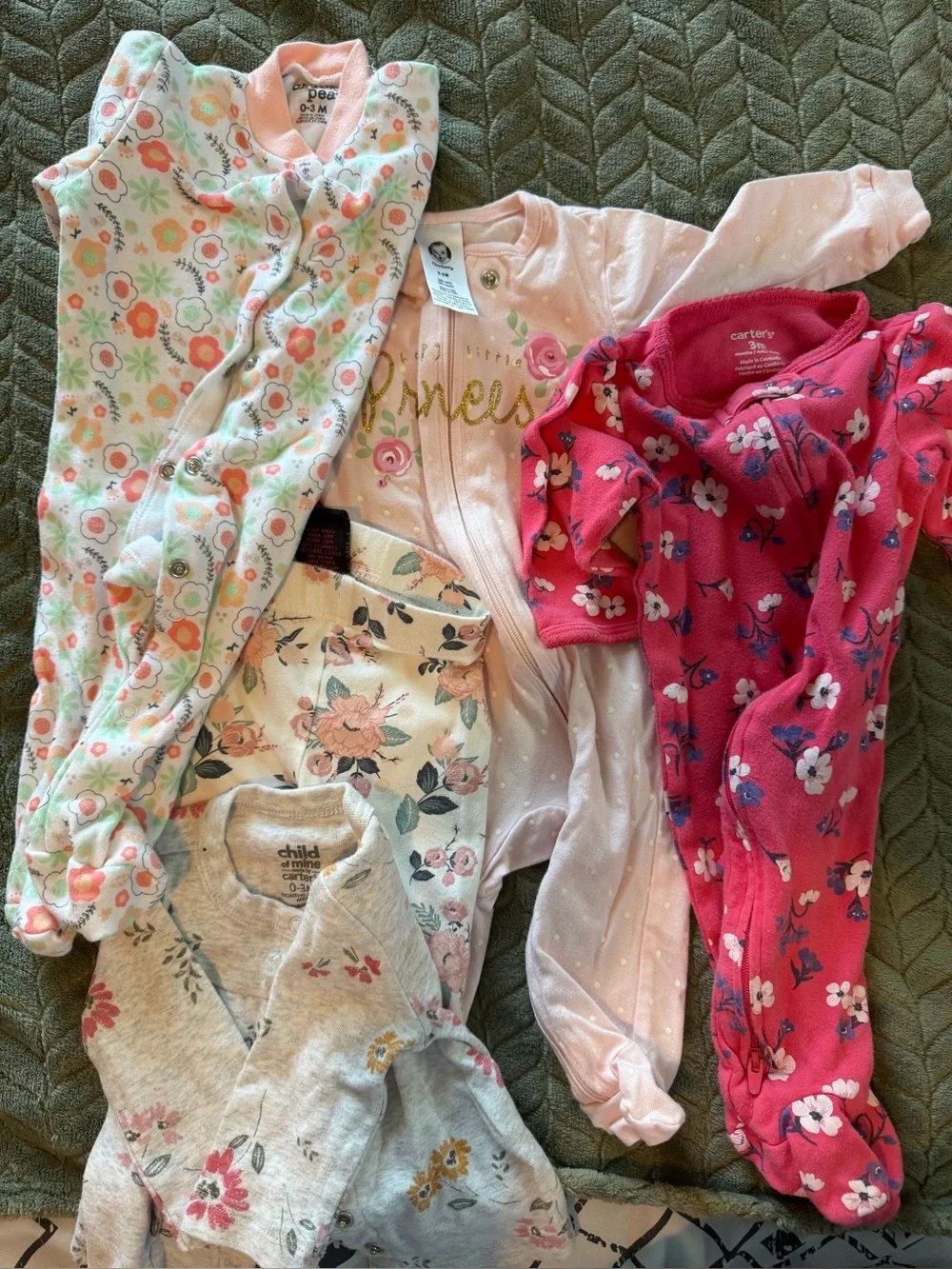 0-3 months-9mo Baby Girls Mixed Outfit/sleepers 20+ pieces